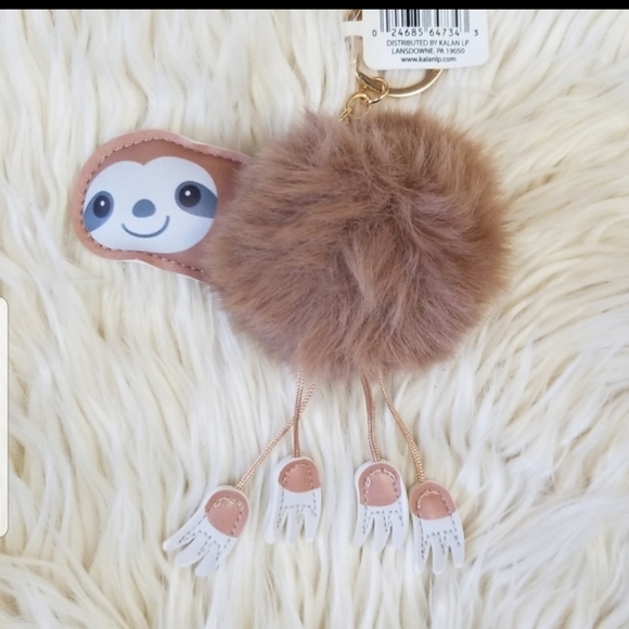 SOLD OUT !🎁Sloth pom keychain NWT - Picture 2 of 7